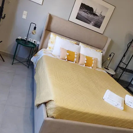 Cozy Apartment Near To The Airport Kouvarás Buitenkant foto